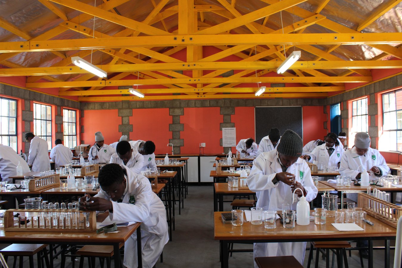Lihlahlobo tsa Bohareng ba Selemo li Tsoela-pele Lesotho High School